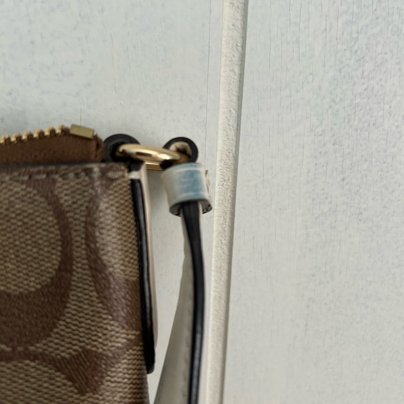 Coach crossbody - Picture 4 of 9